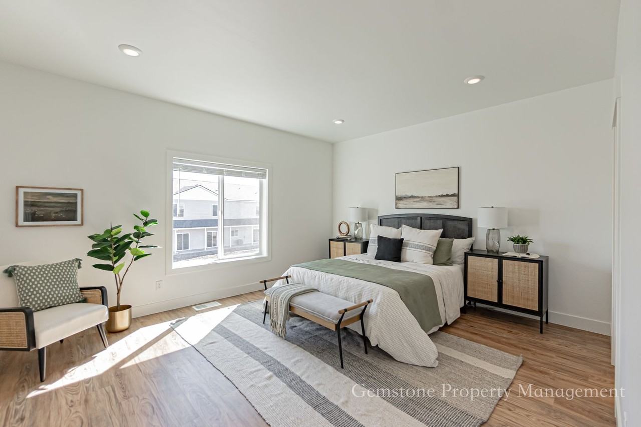 547 Tiller Ave - Photo 2 of 13