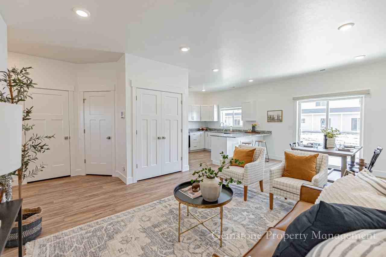 547 Tiller Ave - Photo 5 of 13