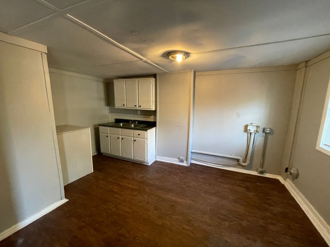 1507 E 33rd Street - Photo 3 of 15