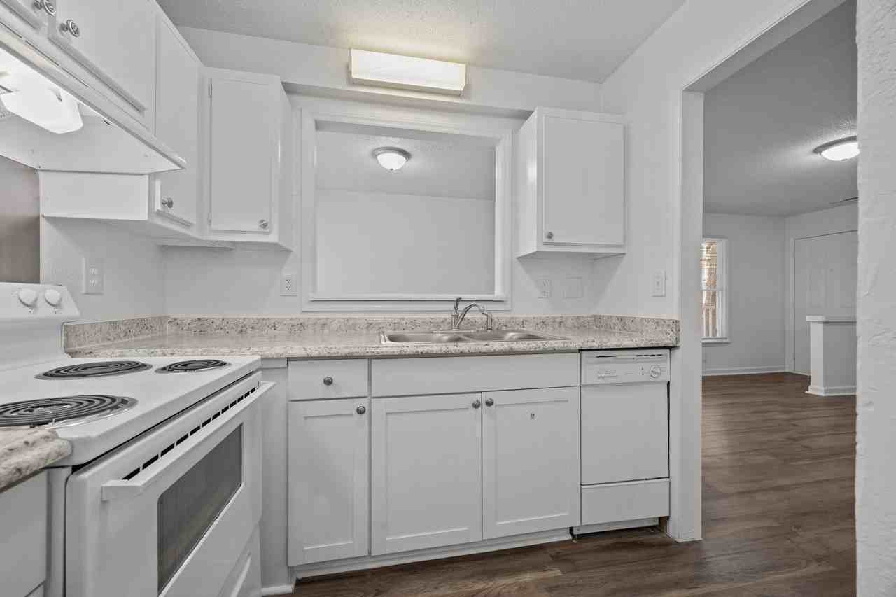 1 Bedroom and 1 Bath Apartment - Photo 5 of 39