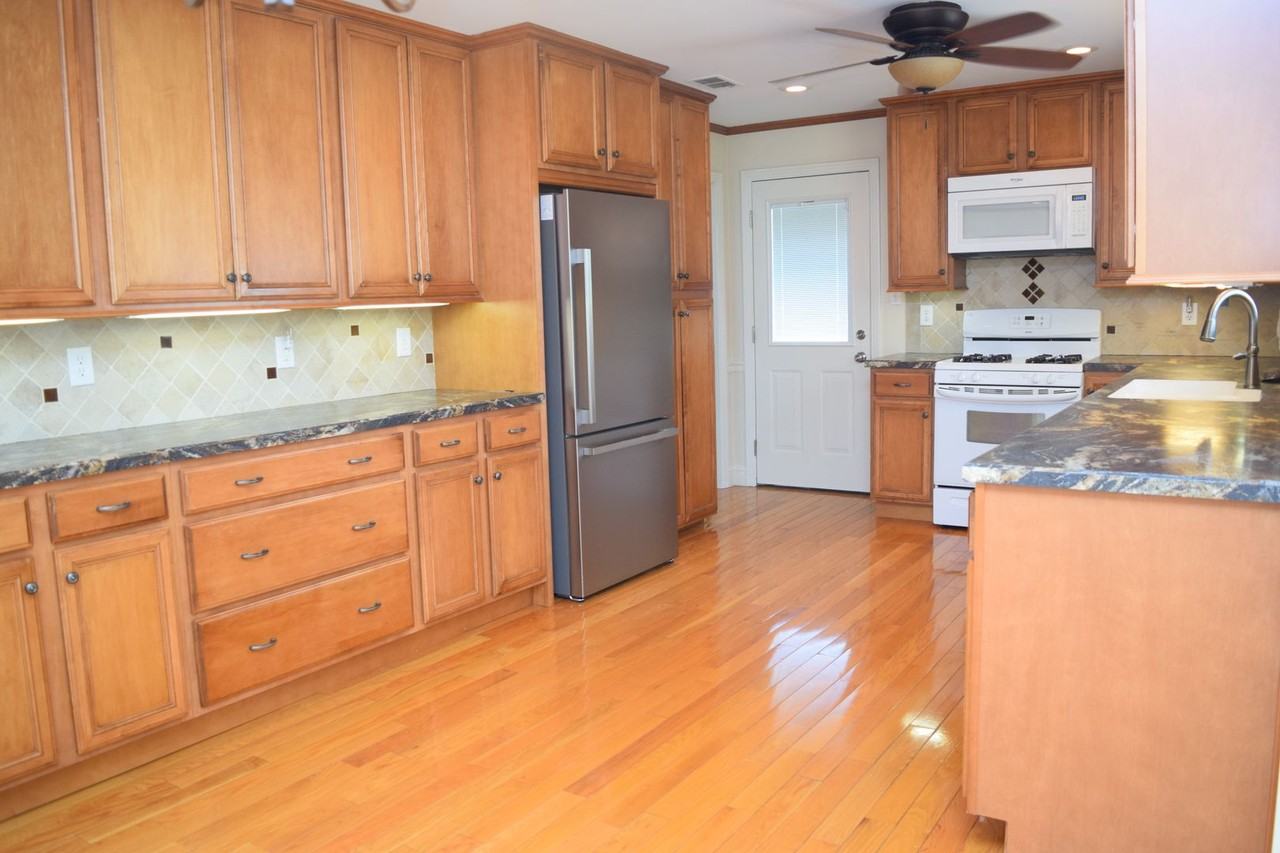 149 20th Ave Nw - Photo 3 of 26