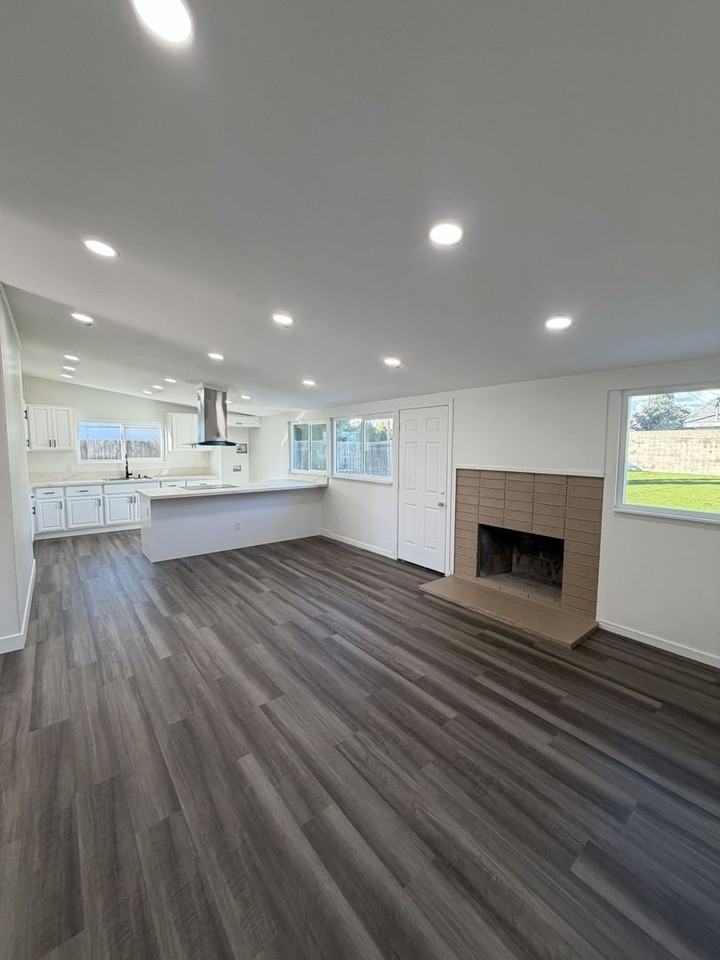 9341 Joyzelle Dr - Photo 2 of 7