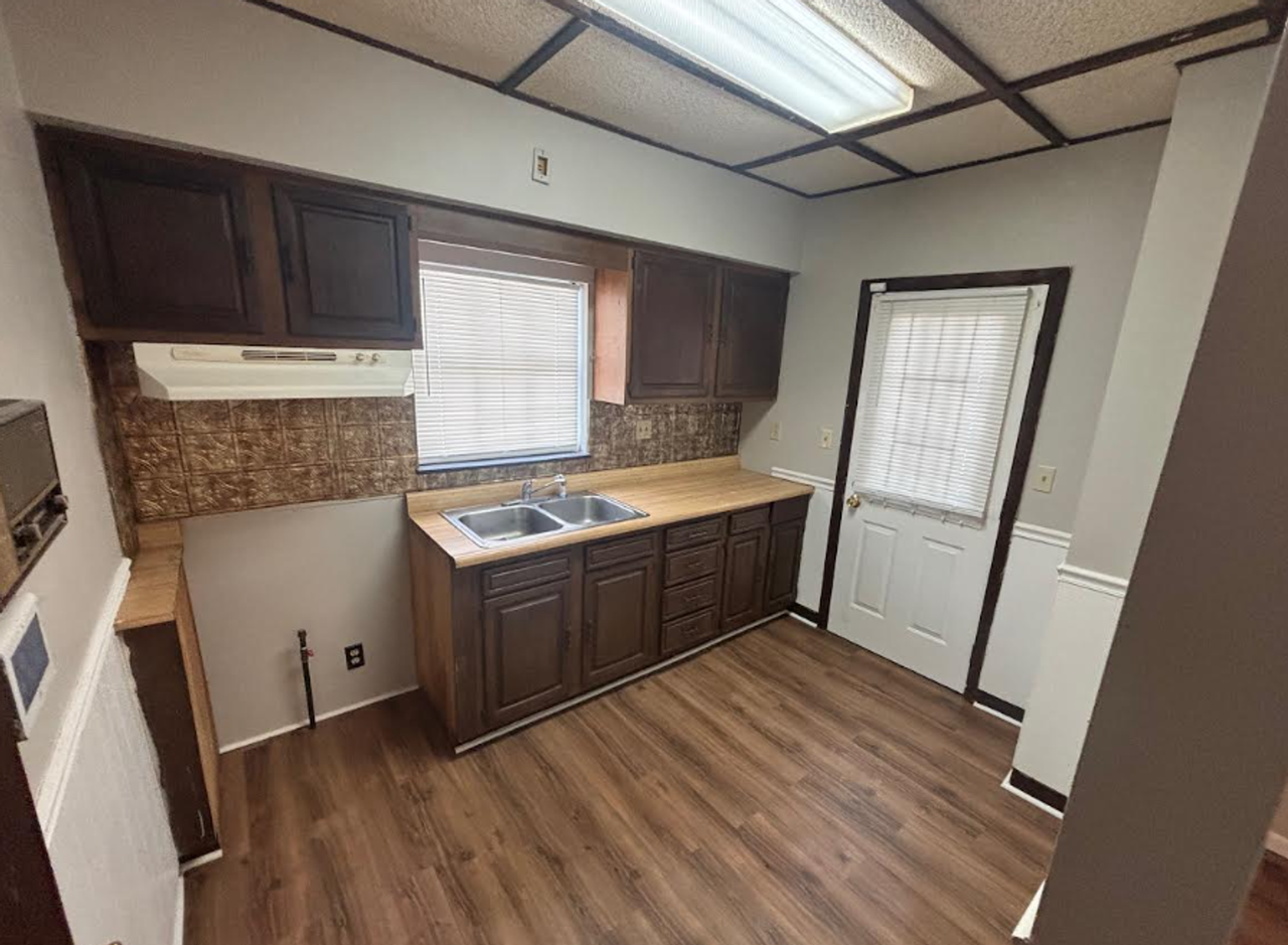 147 W Crosier St - Photo 2 of 6