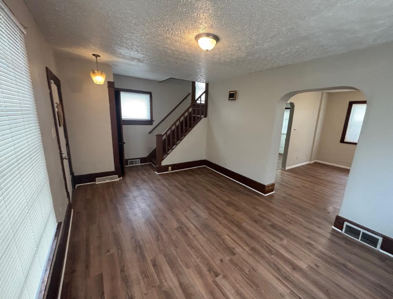 147 W Crosier St - Photo 6 of 6