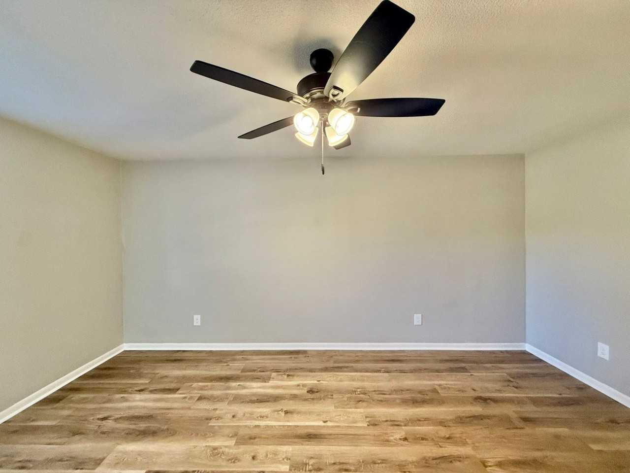 705 S Porter Ave - Photo 4 of 18