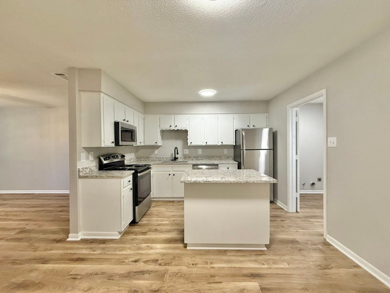 705 S Porter Ave - Photo 5 of 18