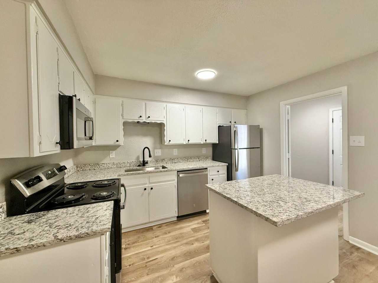 705 S Porter Ave - Photo 7 of 18