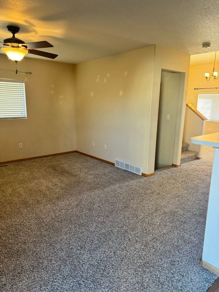 4716 Spur Dr - Photo 4 of 32