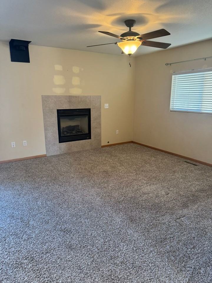 4716 Spur Dr - Photo 6 of 32