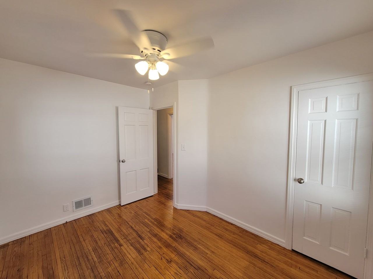 1918 Iowa St - Photo 7 of 39