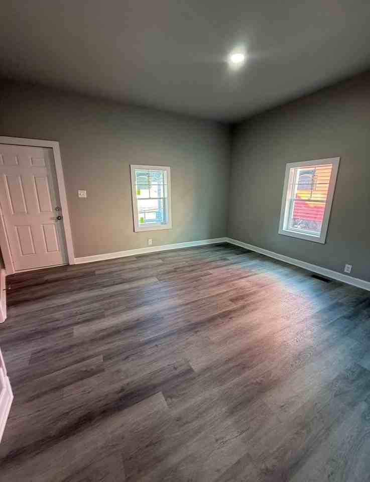 118 E 14th St - Photo 4 of 11