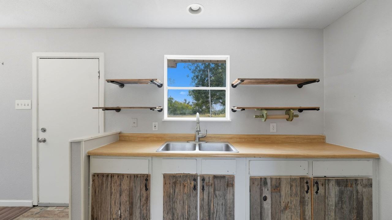 200 Valley Acres Dr - Photo 2 of 37