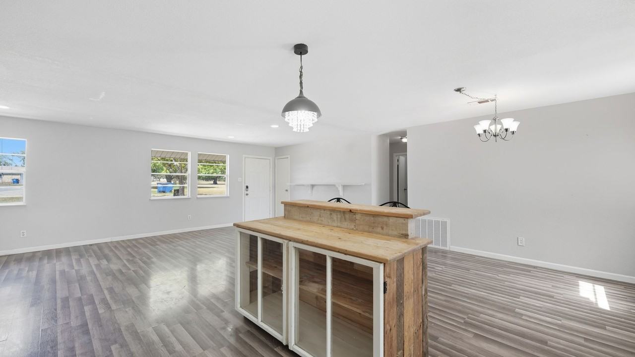 200 Valley Acres Dr - Photo 3 of 37