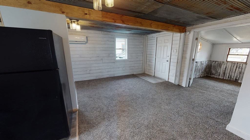 301 W 7th St - Photo 7 of 10