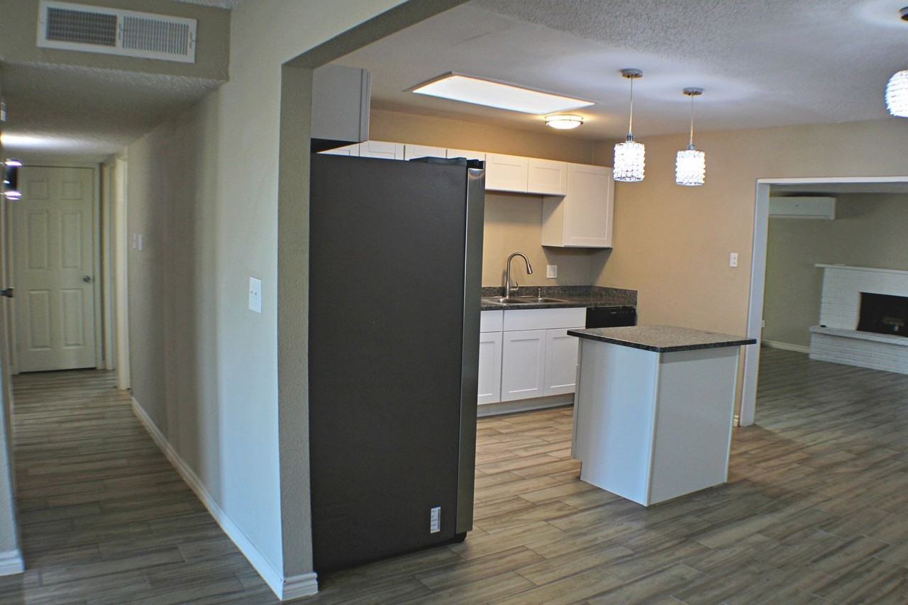 10125 Potomac St - Photo 6 of 20