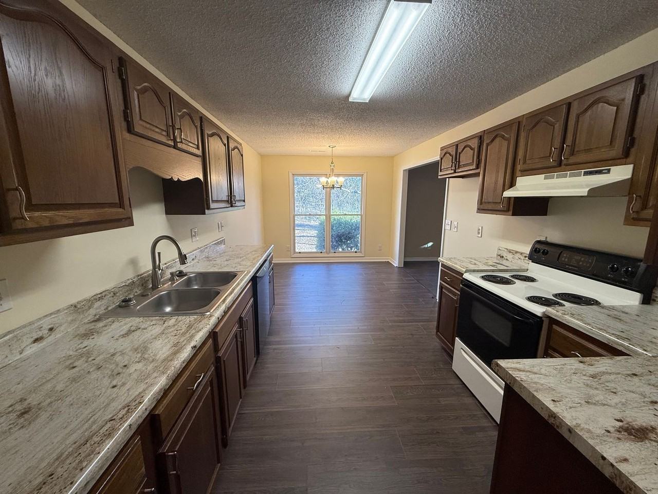 113 Suffolk Dr - Photo 5 of 15