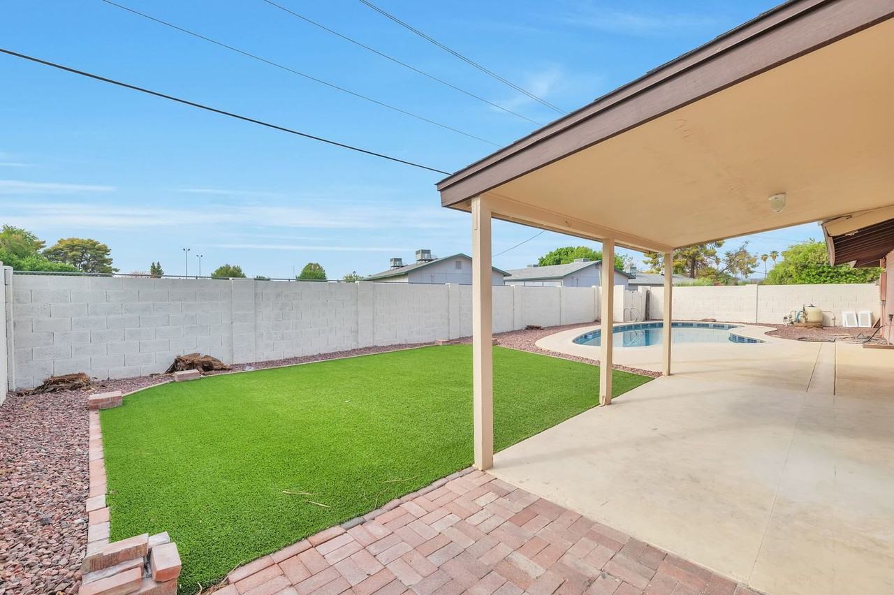 631 E Manhatton Dr - Photo 7 of 31