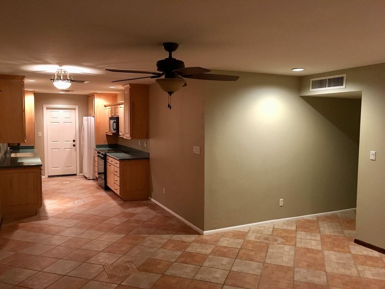 1113 E Balboa Dr - Photo 7 of 20