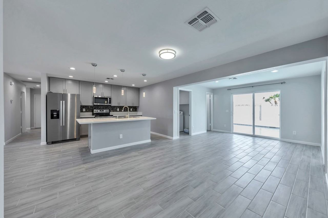 910 E Loyola Dr - Photo 7 of 25