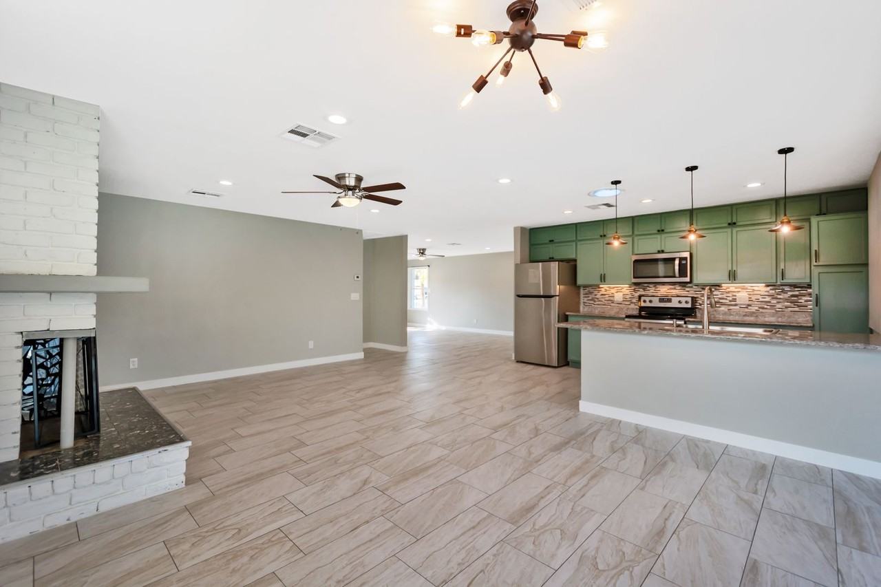 302 E Manhatton Dr - Photo 7 of 25