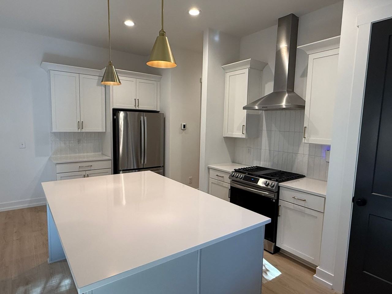 612 Ambassador St - Photo 5 of 24