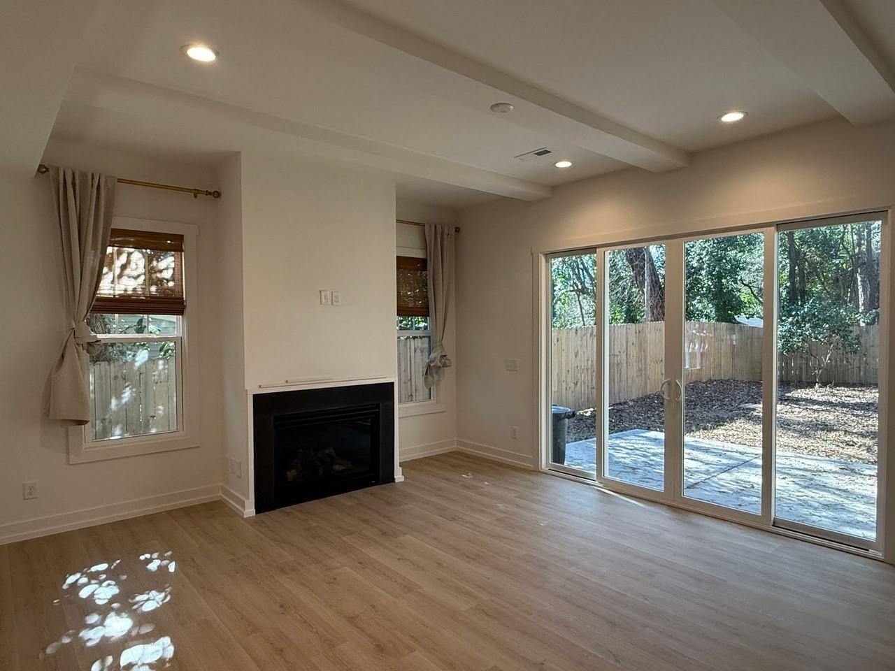 612 Ambassador St - Photo 7 of 24