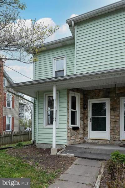 323 Penn St - Photo 2 of 24