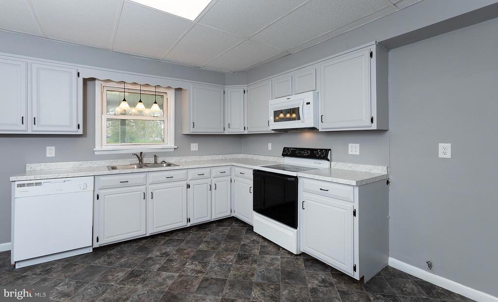 323 Penn St - Photo 3 of 24