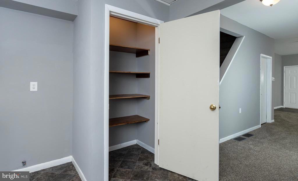 323 Penn St - Photo 7 of 24