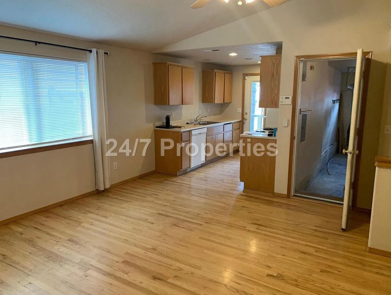 445 E Gloucester St - Photo 3 of 12