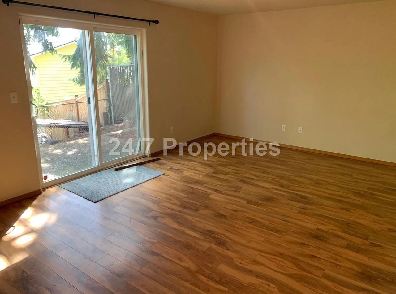 445 E Gloucester St - Photo 5 of 12