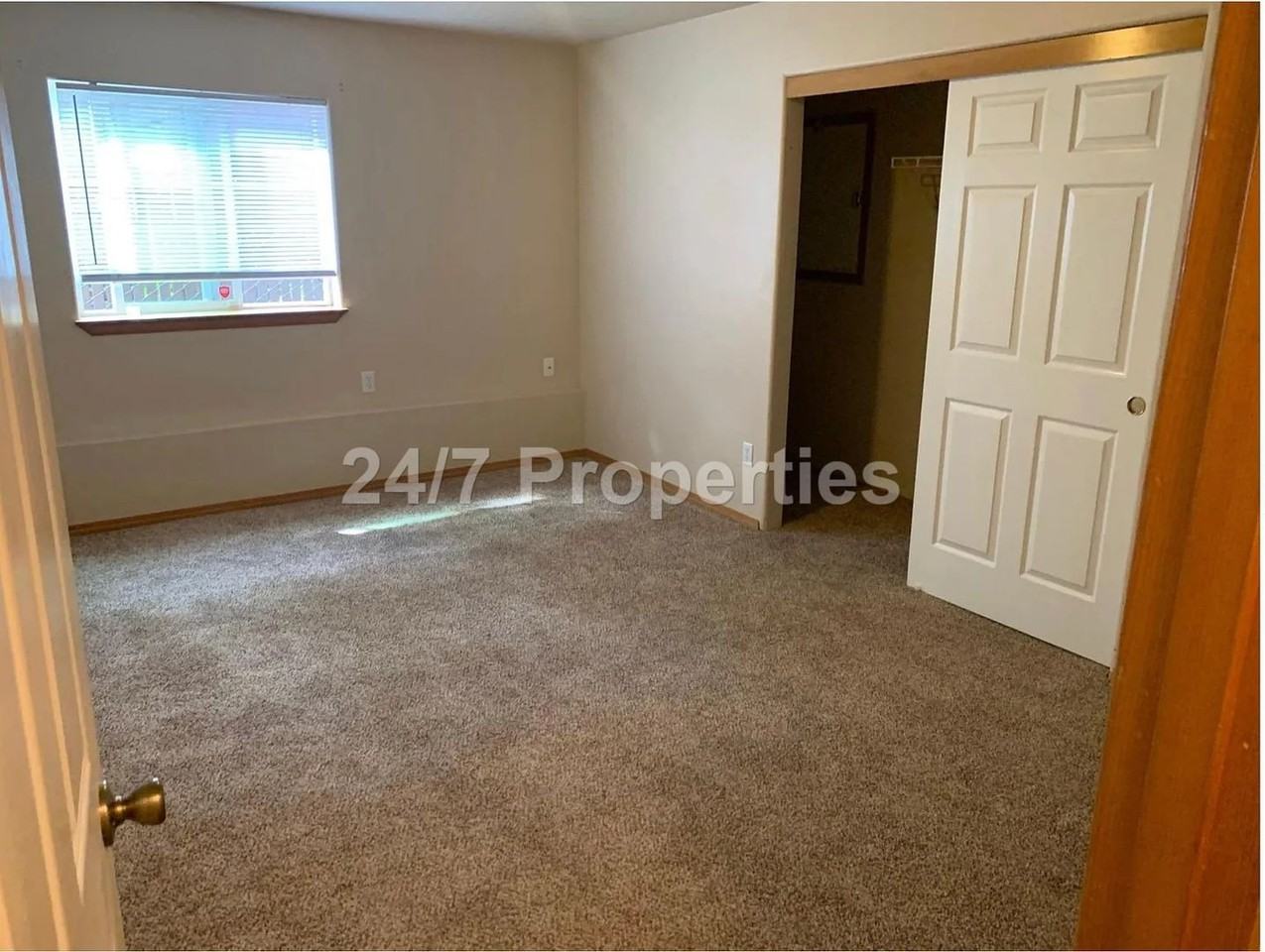 445 E Gloucester St - Photo 7 of 12