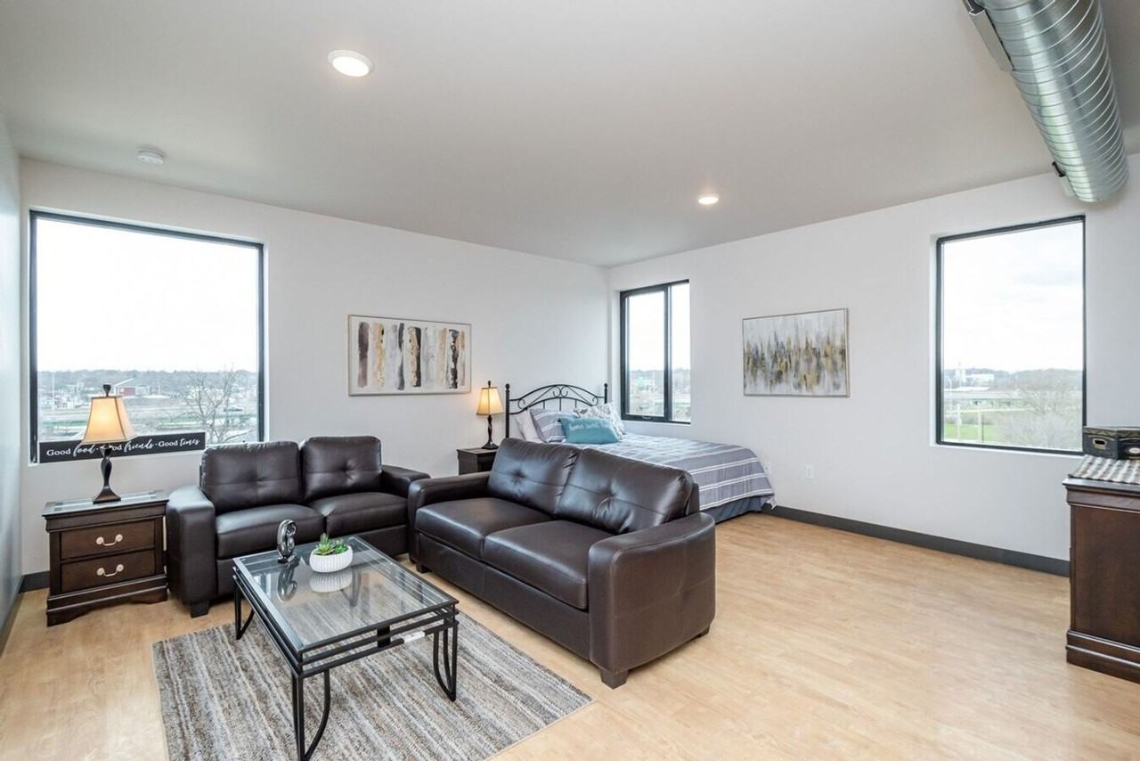 245 Kingston Cedar Rapids - Photo 4 of 16