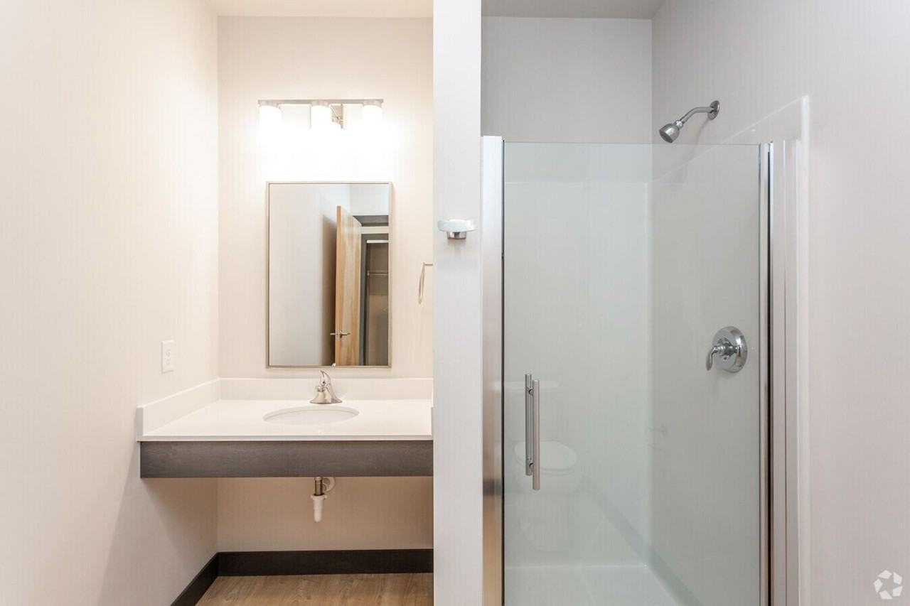 245 Kingston Cedar Rapids - Photo 6 of 16