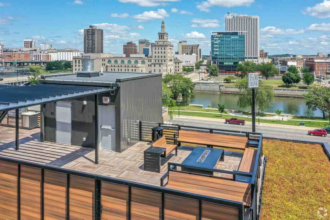 245 Kingston Cedar Rapids - Photo 4 of 10