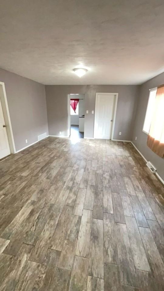 128 Deuel St - Photo 2 of 10