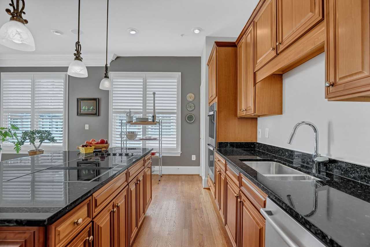 708 Day Ln - Photo 7 of 32