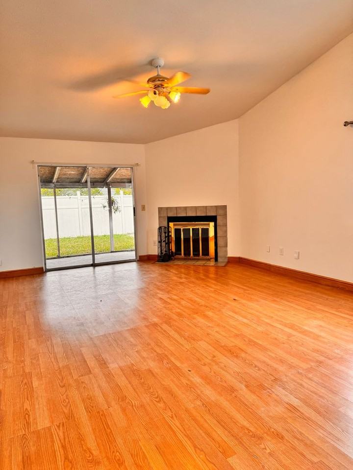 516 Aquatic Dr - Photo 6 of 15