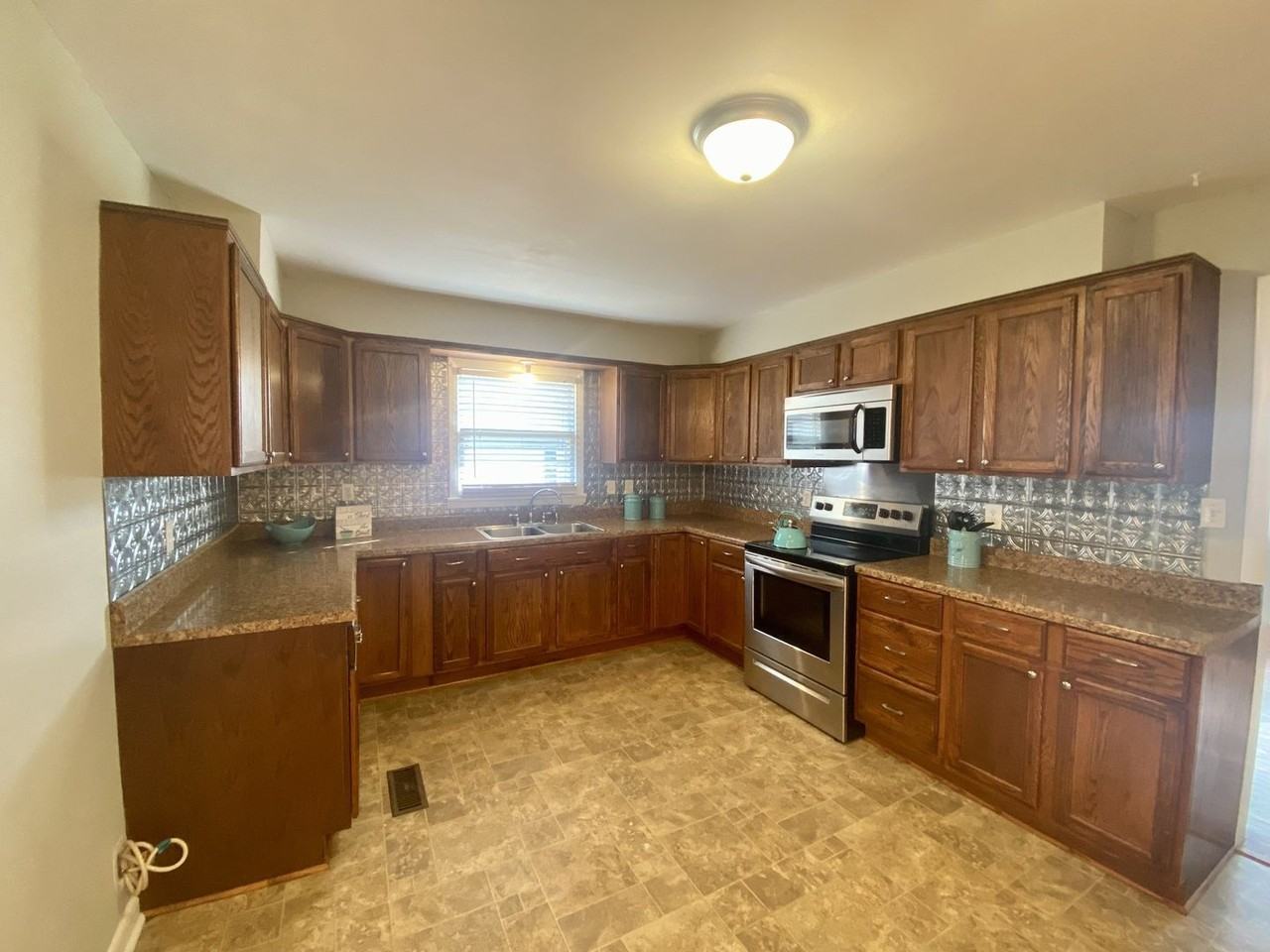 414 Sampson Ave - Photo 3 of 13