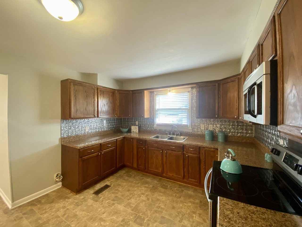 414 Sampson Ave - Photo 4 of 13