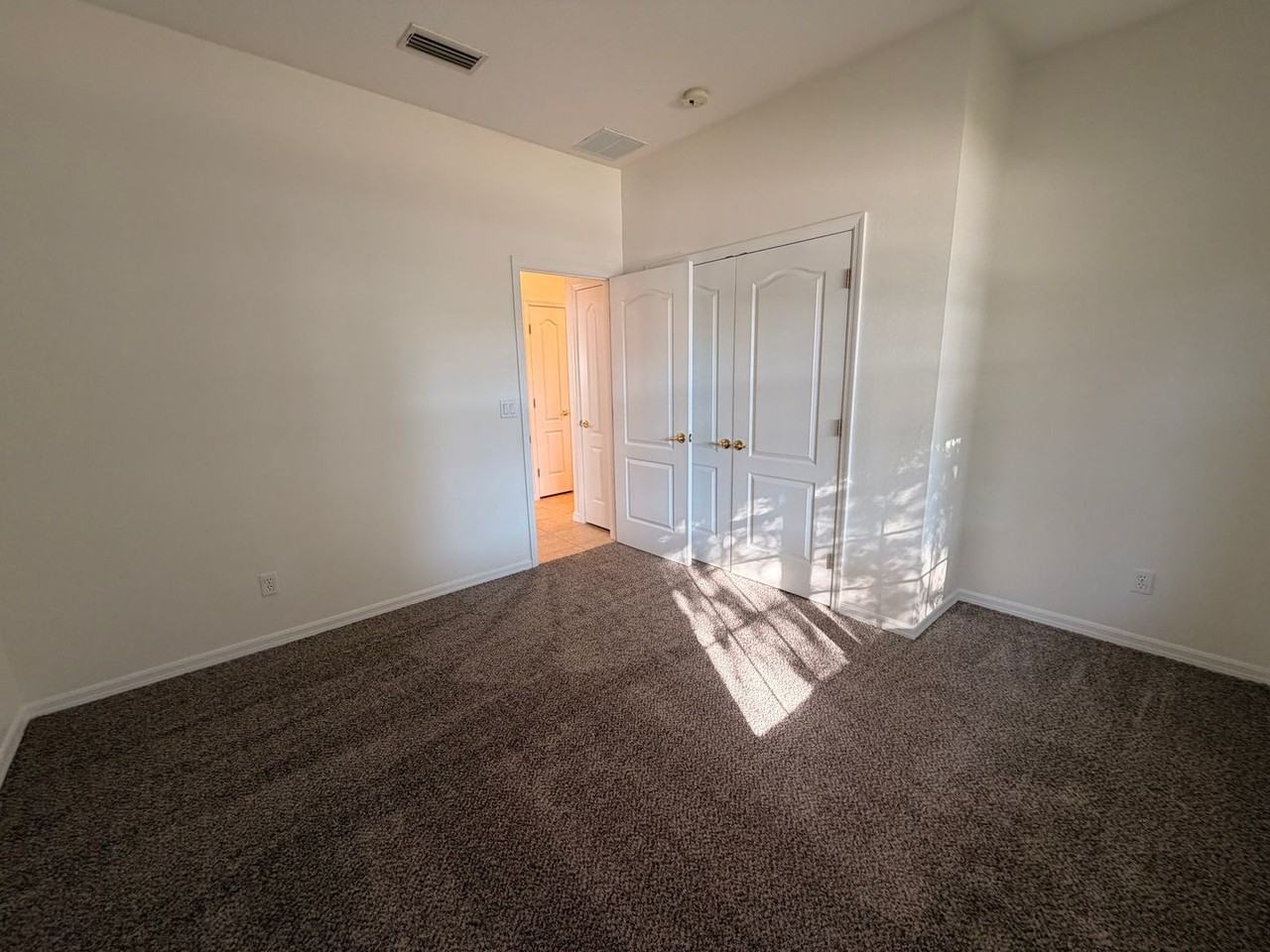 6634 Duncaster St - Photo 7 of 40