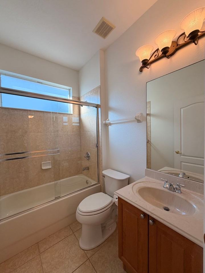 6634 Duncaster St - Photo 7 of 33