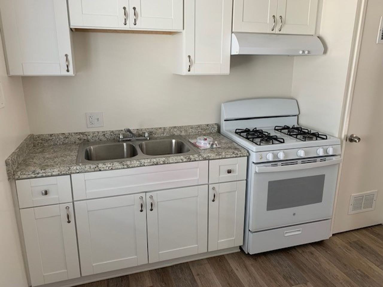 94th Street Apartments - Photo 4 of 4