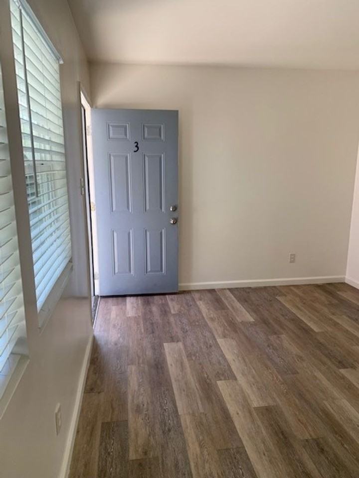 94th Street Apartments - Photo 7 of 8