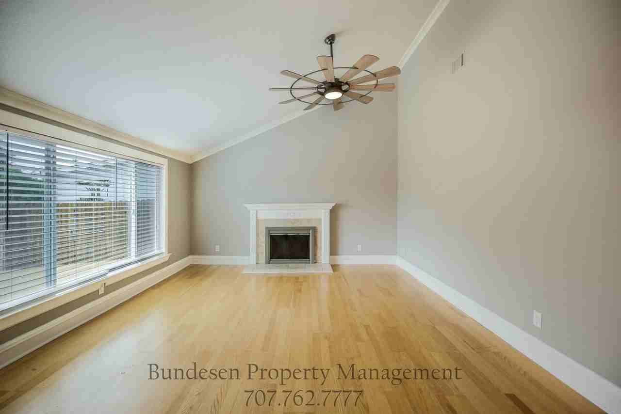 746 Bonnie Ave - Photo 4 of 17