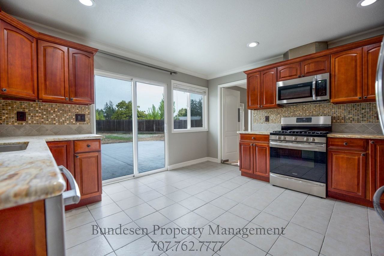 746 Bonnie Ave - Photo 5 of 17