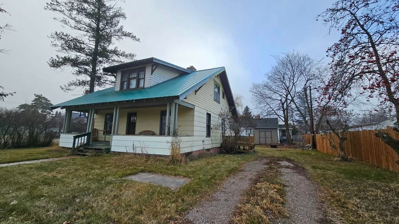 508 1st St W - Photo 3 of 26