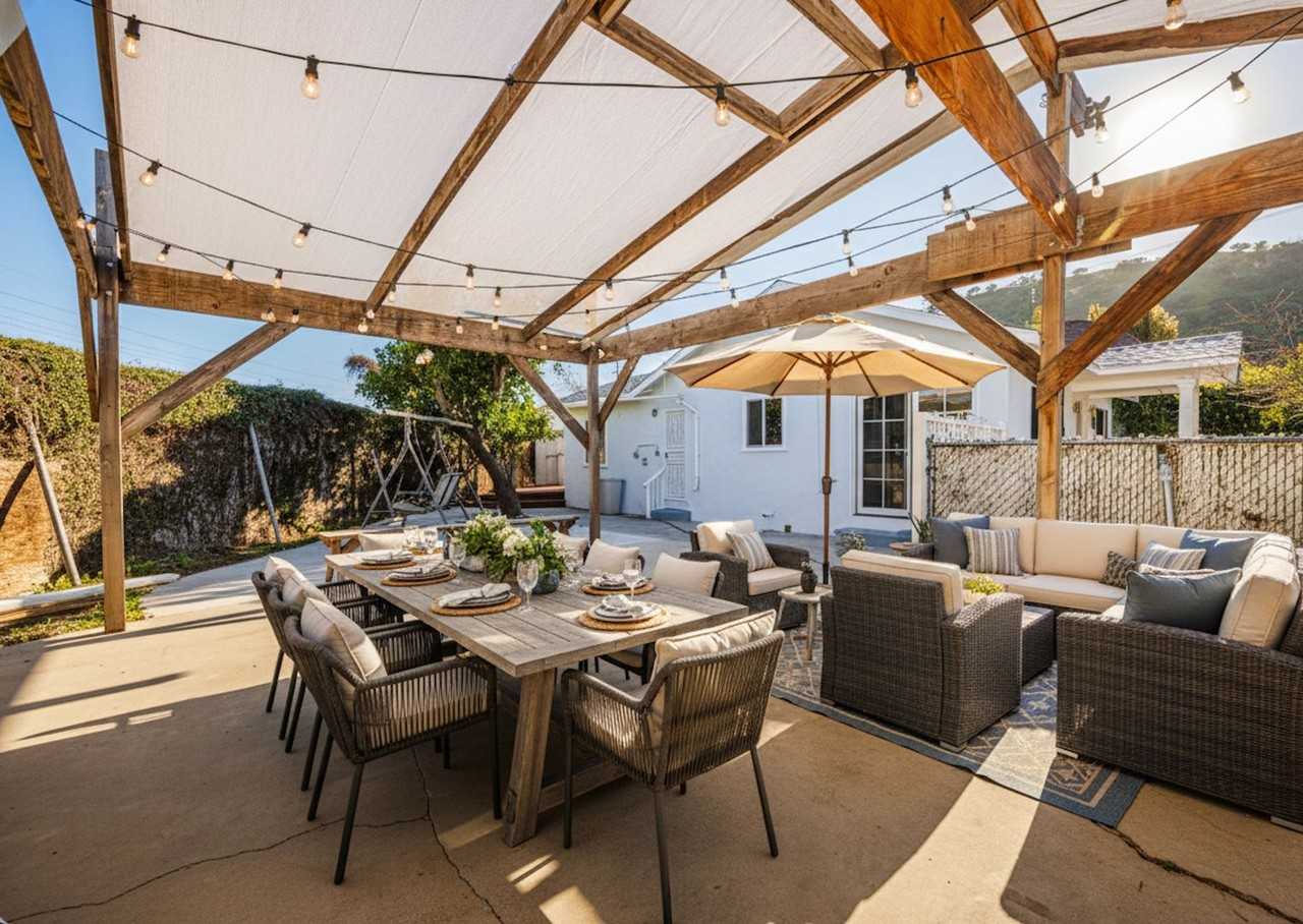 2100 Barclay St - Photo 3 of 36