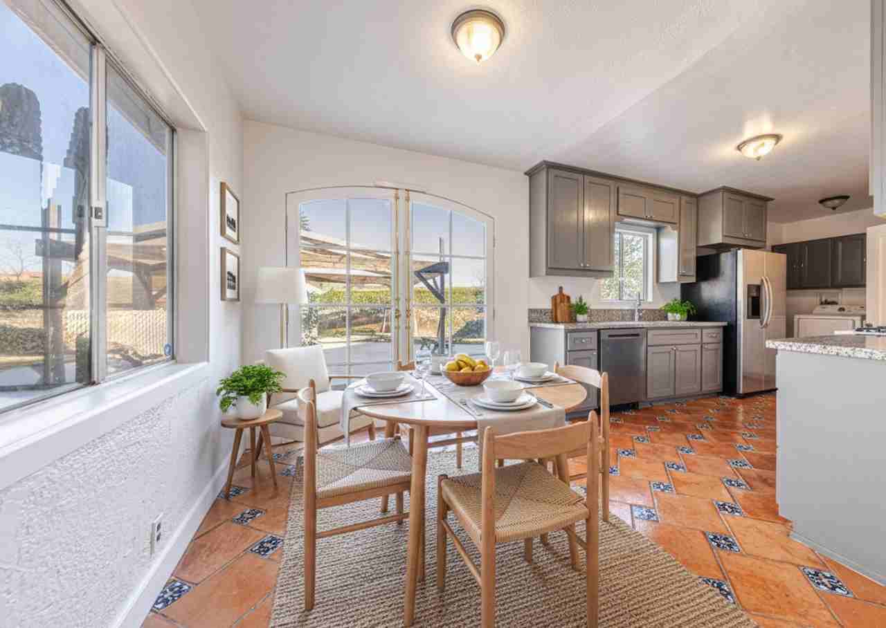 2100 Barclay St - Photo 4 of 36