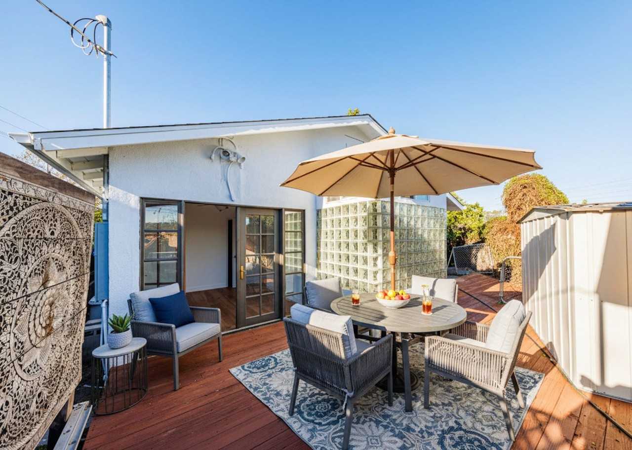 2100 Barclay St - Photo 7 of 36